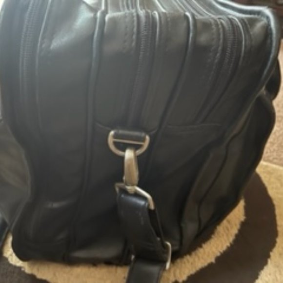 Large Leather Briefcase/Traveling Bag WM or Men - Picture 5 of 7